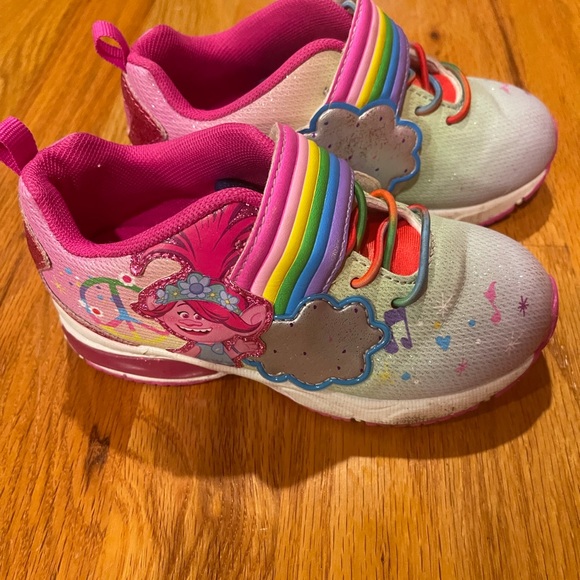 Trolls 2 Light-up Sneakers - Picture 2 of 16